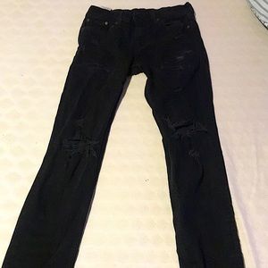 Selling Black Ripped jeans from Levi’s